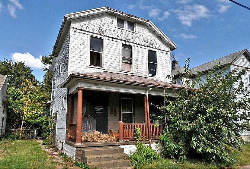 1st image of 2711 E 3rd St