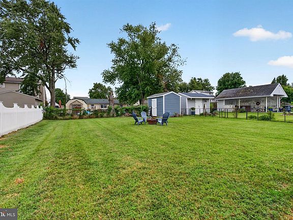 5th image of 2125 Maple Rd