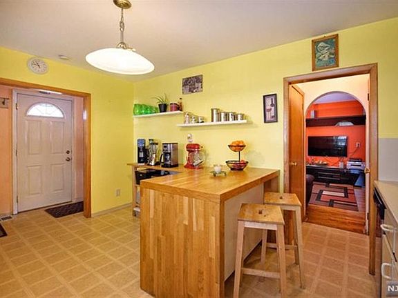 3rd image of 25 Fournier Cres #25