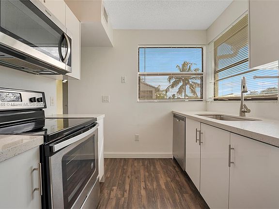 4th image of 960 N Franklin Ave #960I