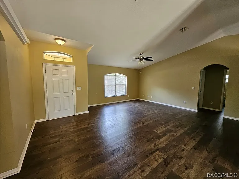 844 W Wycliffe Ln — Photo 6