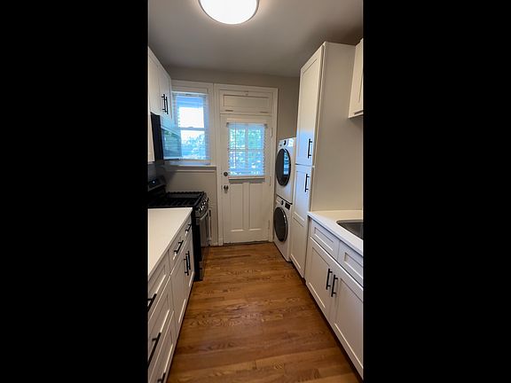 4th image of 1041 Sanford Ave