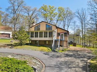106 Bexhill Ct, Bushkill, PA 18324
