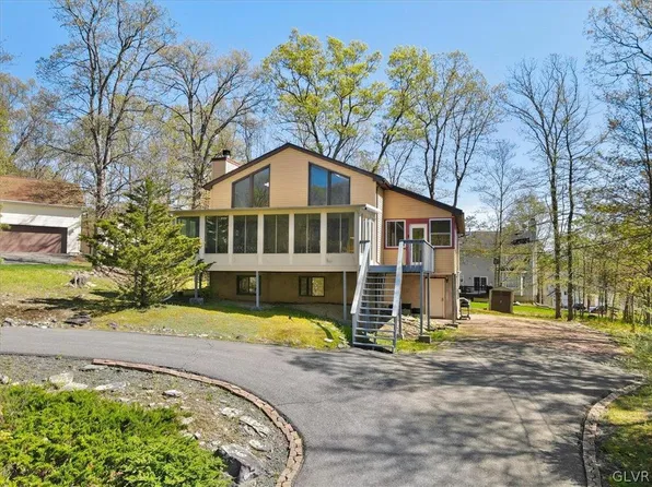 106 Bexhill Ct, Bushkill, PA 18324