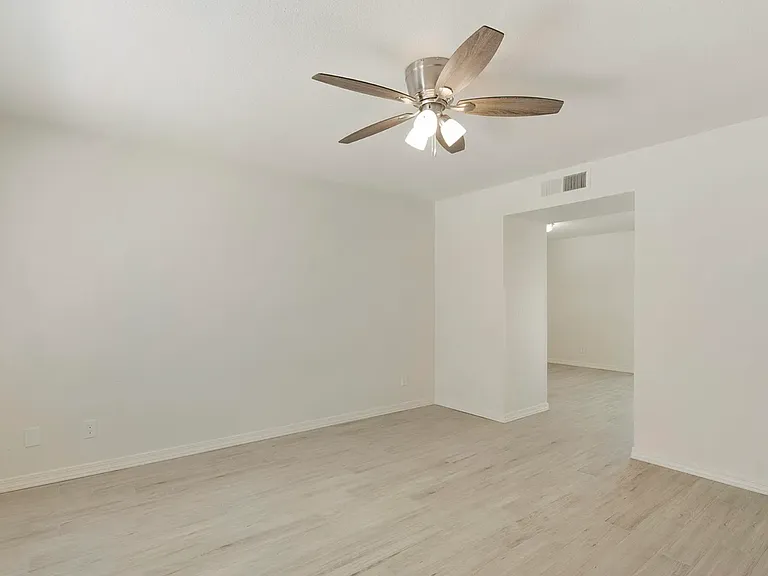 3316 E Helena Dr — Photo 5