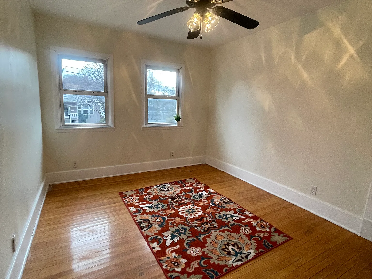 3 bed, 1400 sqft, $1,300 — Photo 1