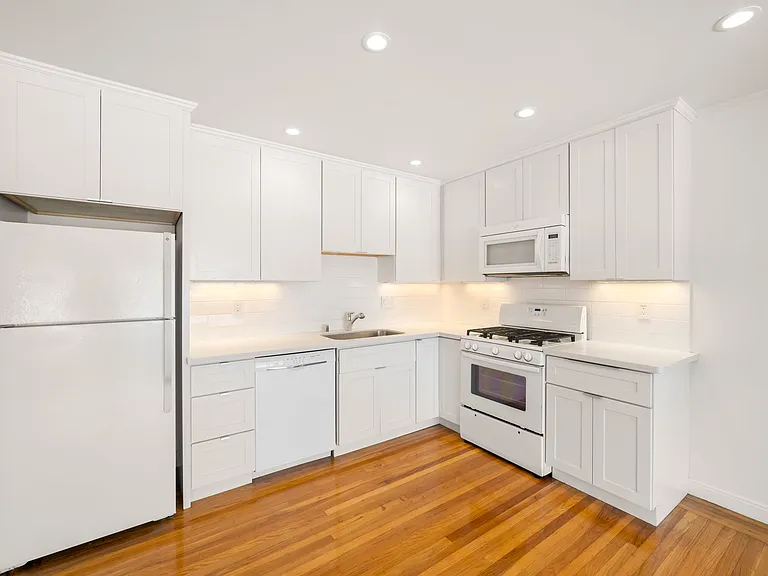 4441 Balboa St #2 — Photo 16