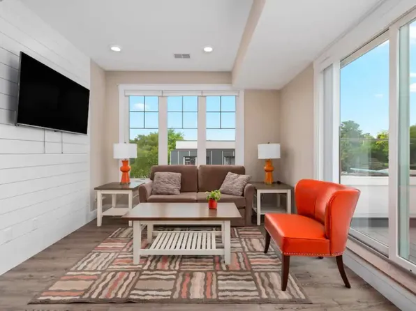 914-14 E Front St, Traverse City, MI 49686