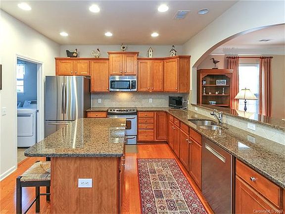 3rd image of 42128 Larkspur Ct