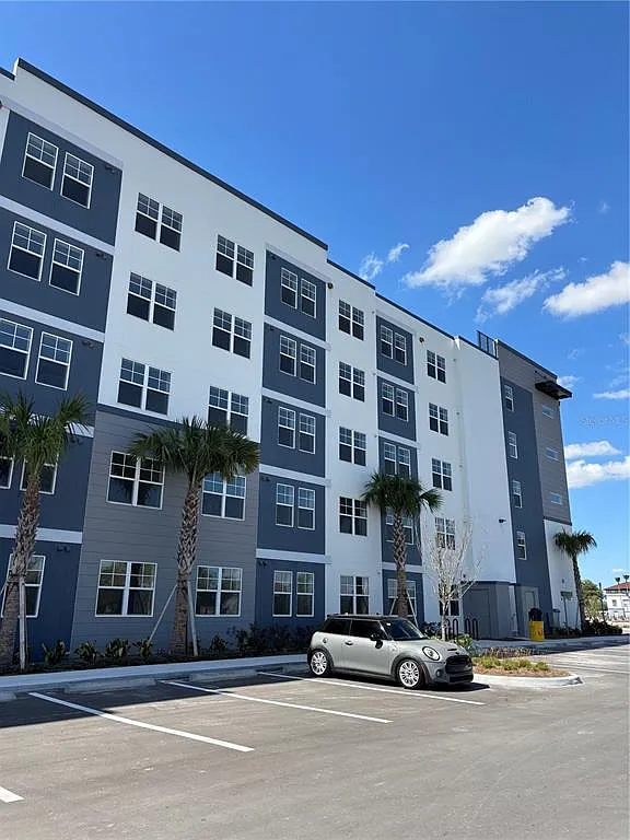 1 bed, 1.0 bath, 750 sqft, $1,490 — Photo 1