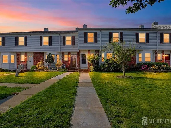10 Begonia Ct, Sayreville, NJ 08872