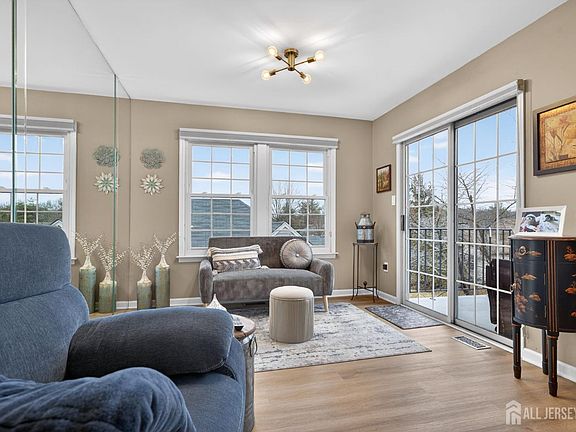 2nd image of 5 Scarborough Rd #D