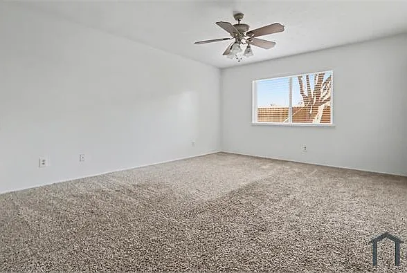921 Middle Cove Dr — Photo 6