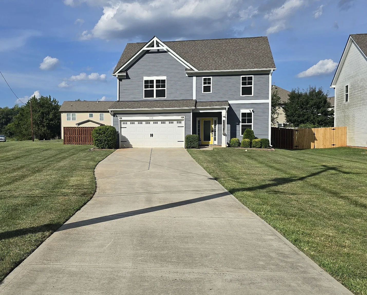3 bed, 2.5 bath, 2220 sqft, $2,645 — Photo 4