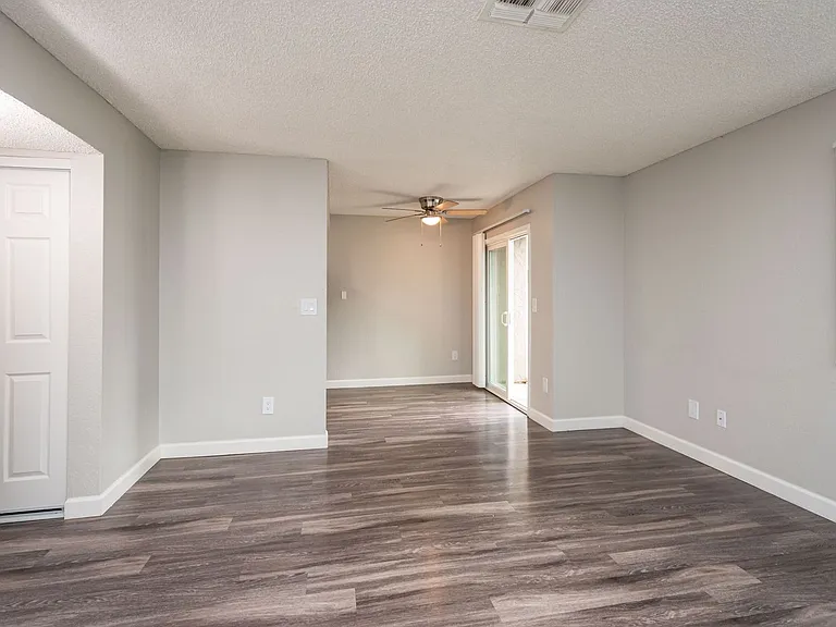 Gold Creek Apartments — Photo 30