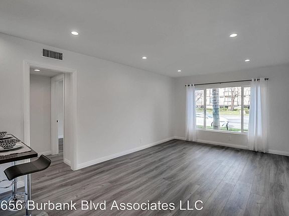 3rd image of 12656 Burbank Blvd APT 7