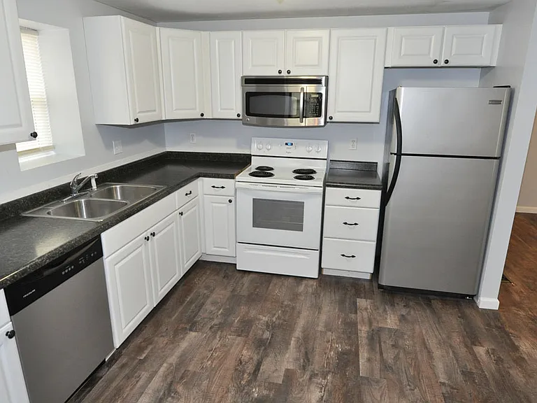 119 N Johnson Ave — Photo 3