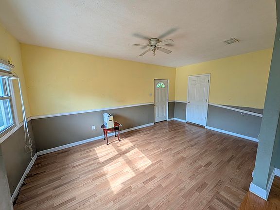 4th image of 127 Wayland St