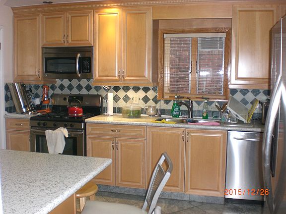 5th image of 592 Mayfair Dr S