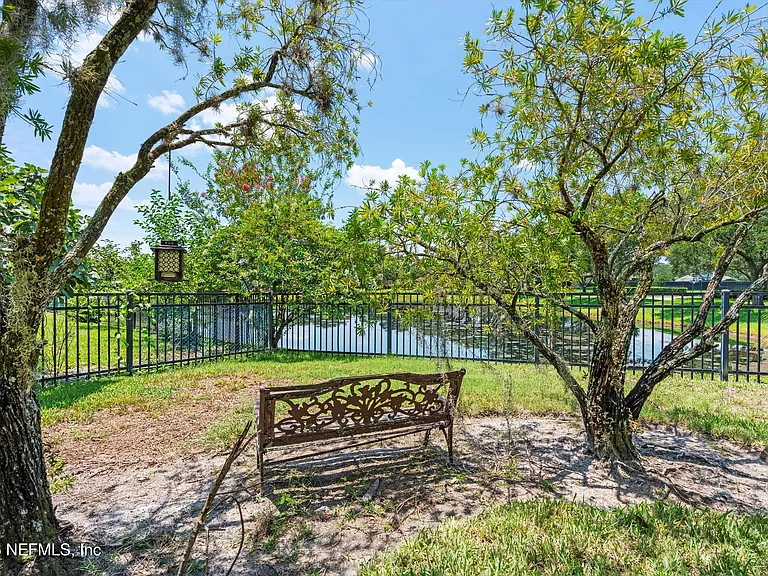 7610 Sentry Oak Cir W — Photo 31