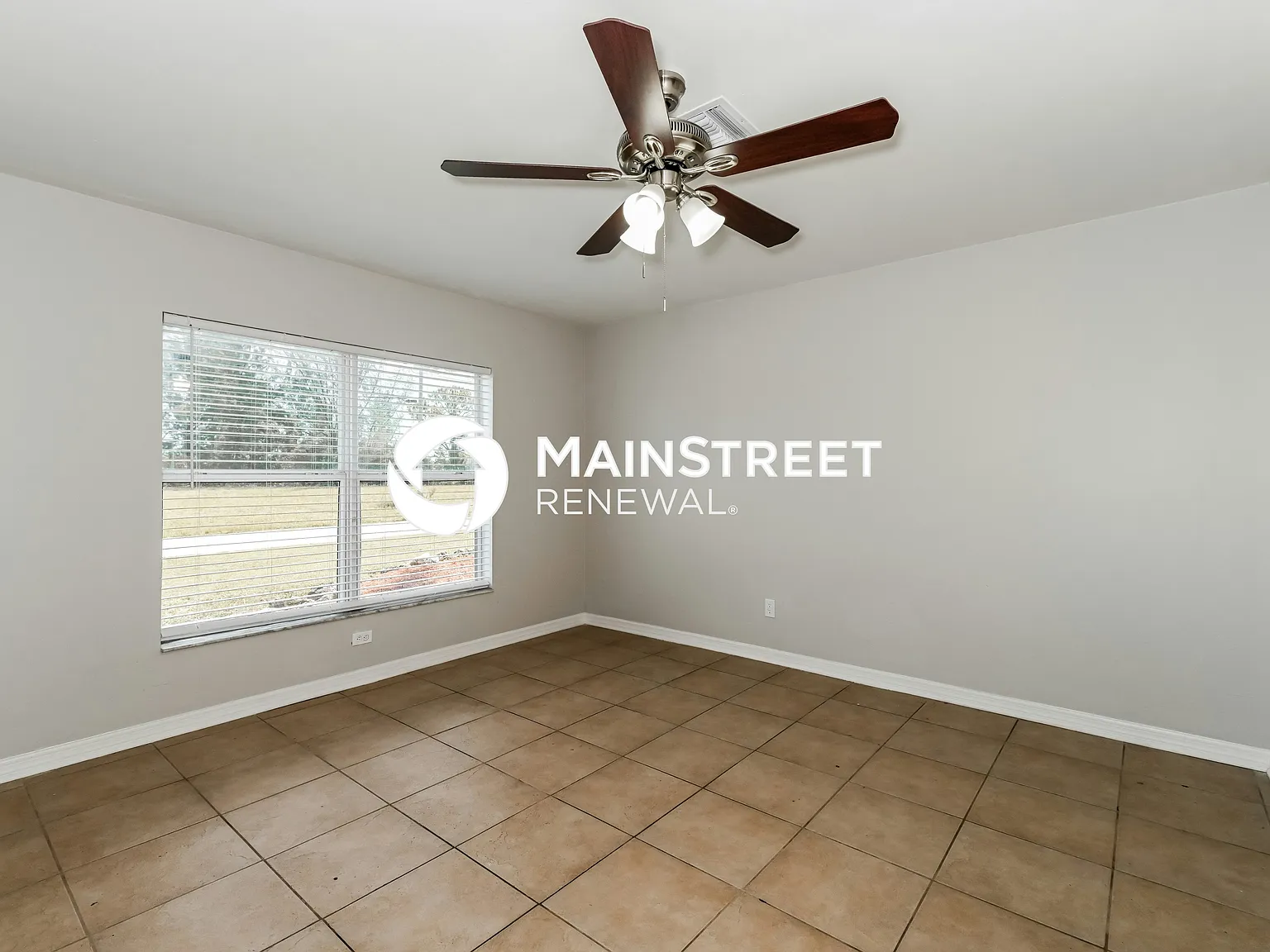 4304 NE 20th Ct — Photo 2