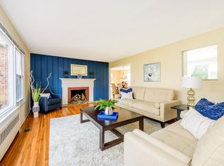 25 Hilltop Rd, Port Washington, NY 11050