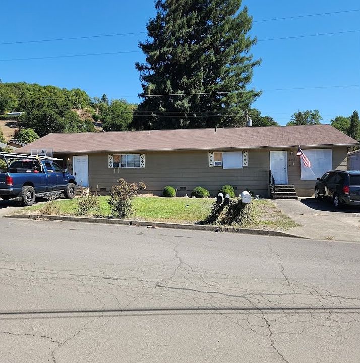2nd image of 3237 NE Hughes St