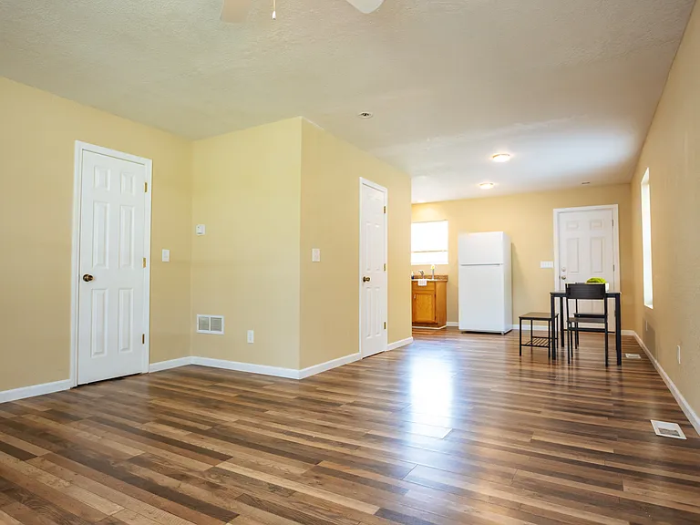 2929 Mersington Ave — Photo 8