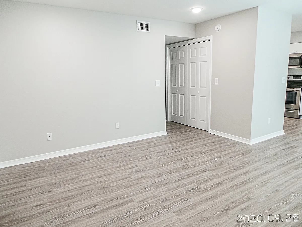 Building Photo - 723 S Berthe Ave #13