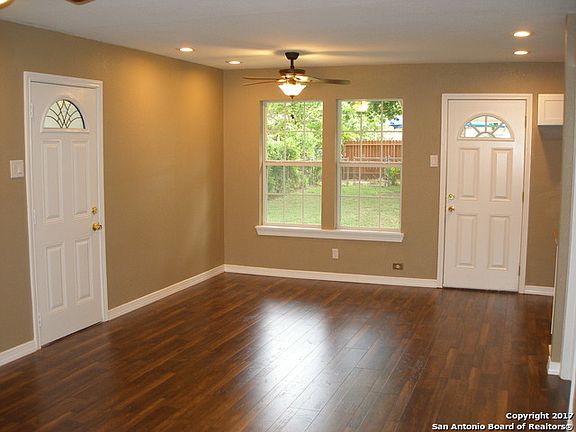 5th image of 551 E Palfrey St