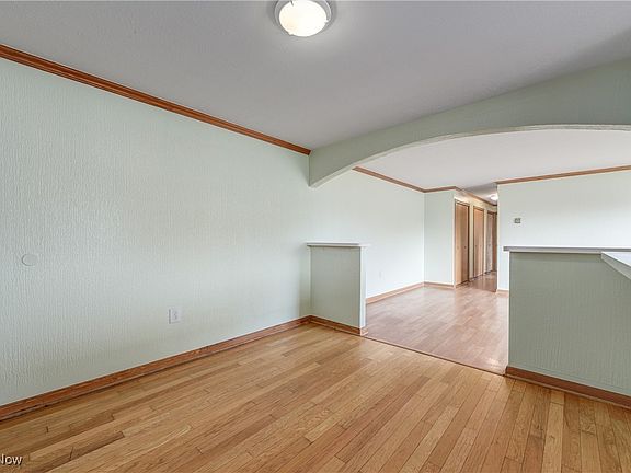 4th image of 5200 Royalton Rd APT 12A