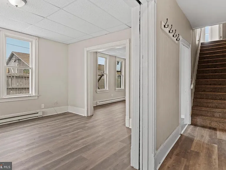 205 N Queen St — Photo 5