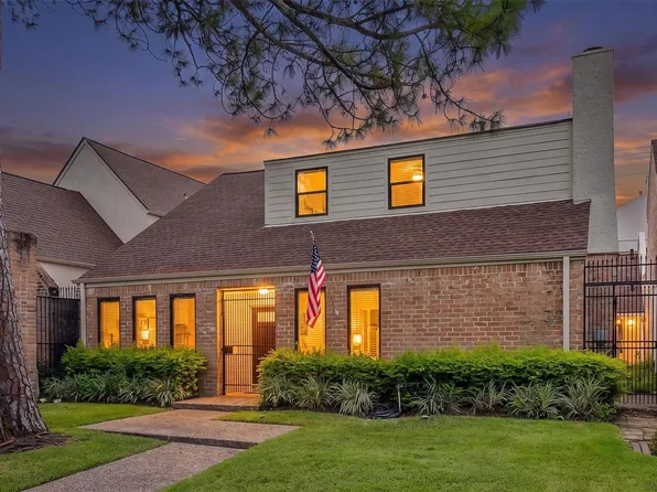 1032 Townplace St, Houston, TX 77057