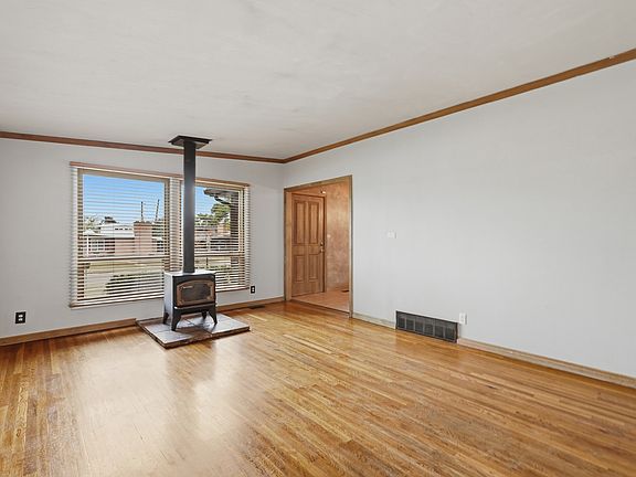 5th image of 1531 W Olive St