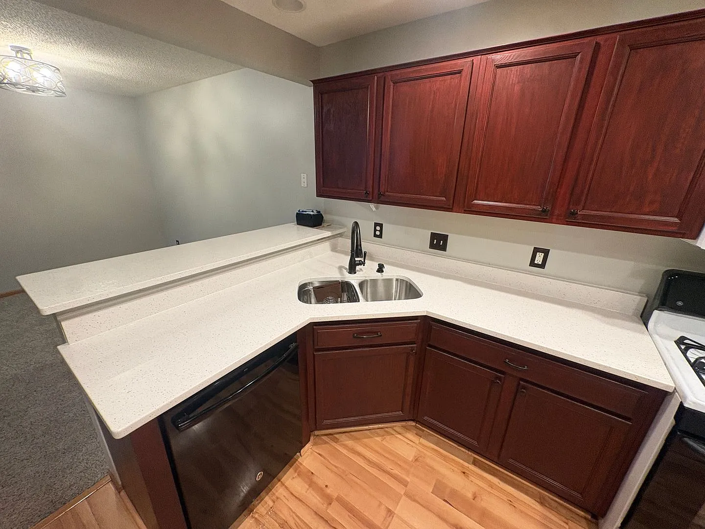 Available Today - huge townhome 2 bedroom 2 bath townhome in Shakopee! — Photo 2