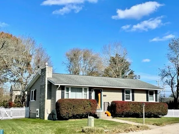 1 Old Pine Rd, Narragansett, RI 02882