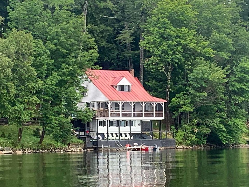 1st image of 10 S Heritage Woods Ln