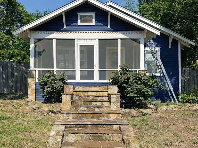 1715 Ramsey Ave — Photo 1