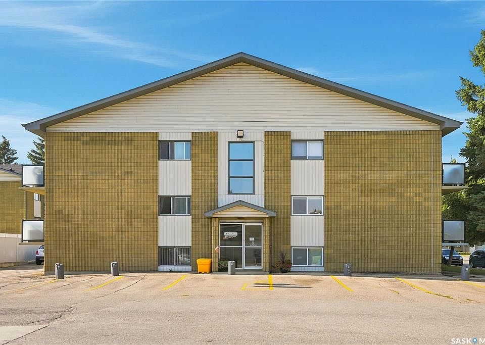 1st image of UNIT 2-111 St Lawrence CRESCENT