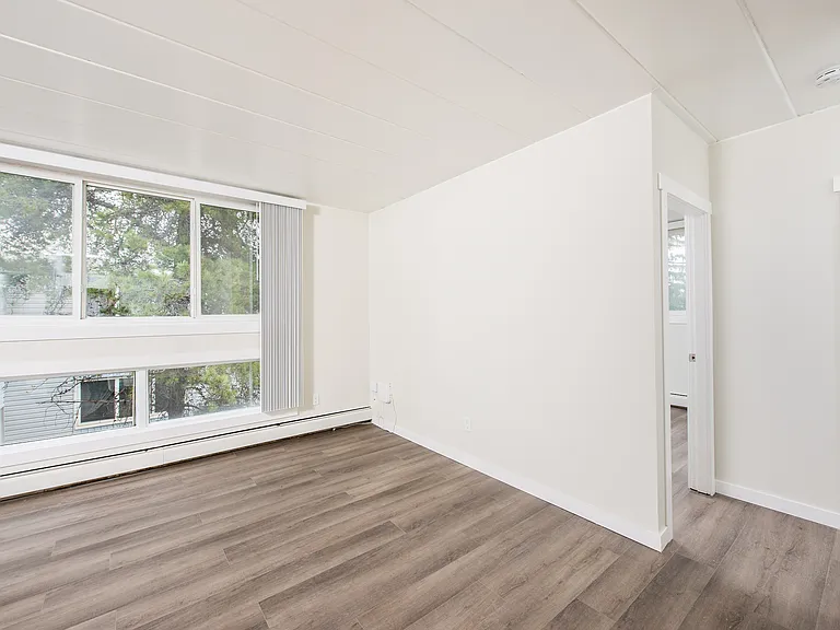 28 Garden Cres — Photo 12