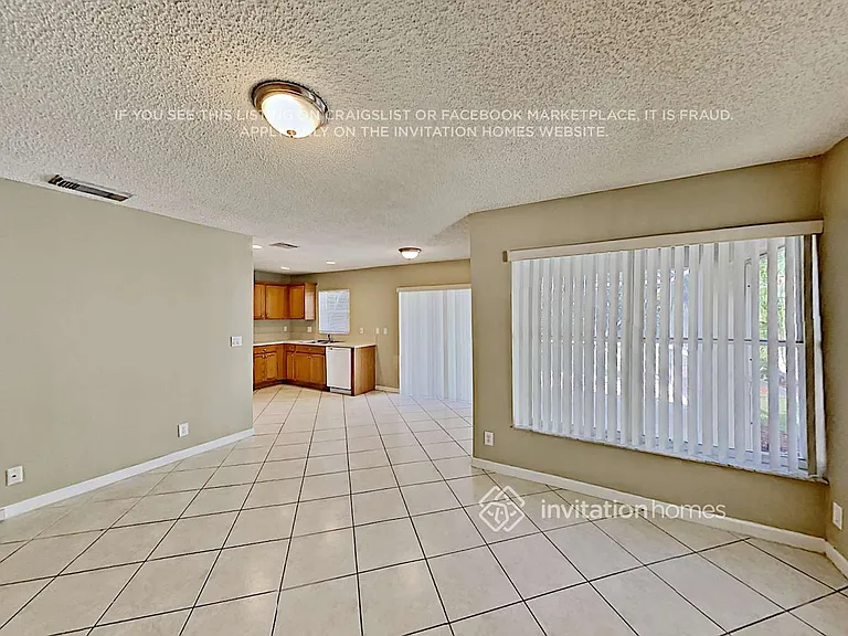 1156 Rialto Dr — Photo 4
