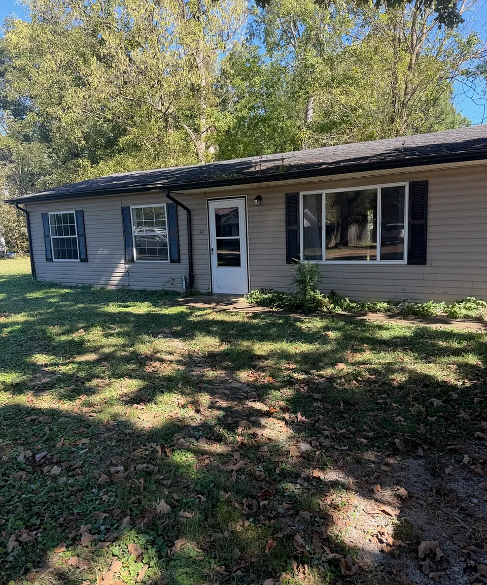 4 bed, 1352 sqft, $1,600 — Photo 1