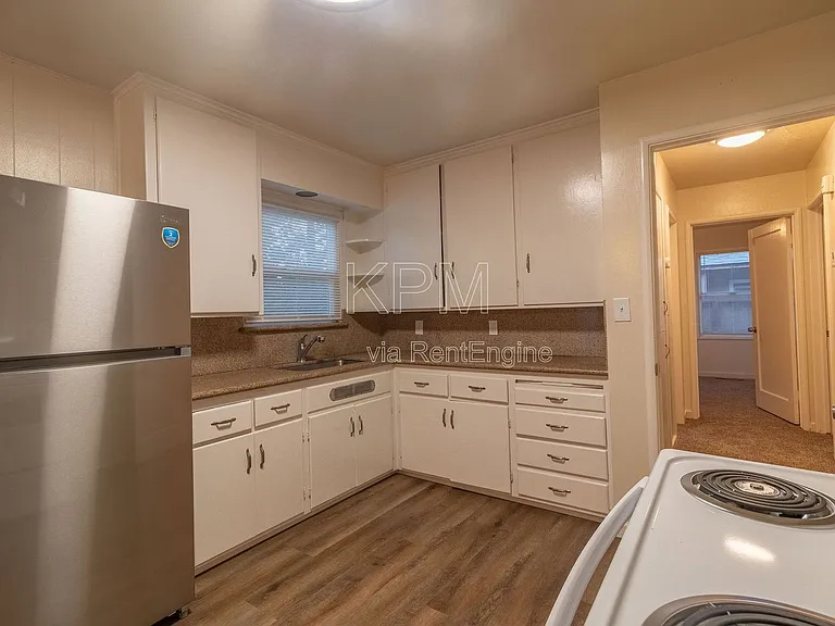 476 E Essex St — Photo 12