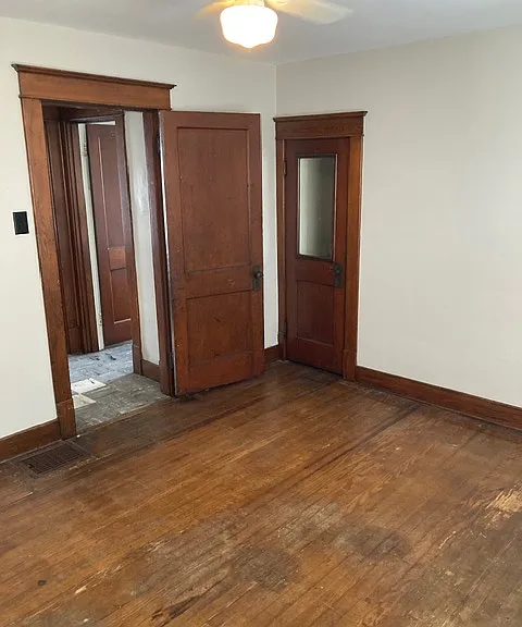 2124 Crittenden Dr — Photo 14