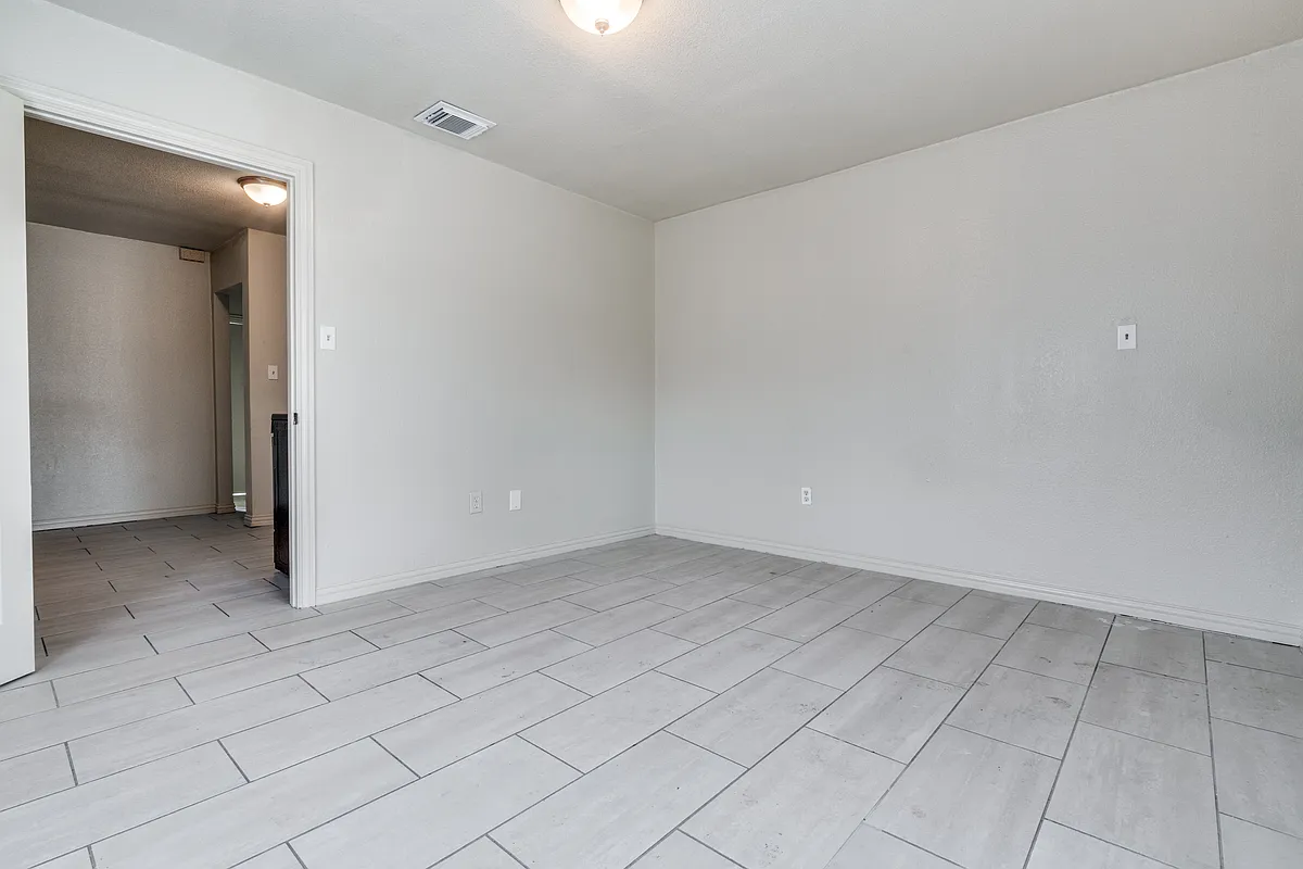 Building Photo - 7909 Wanebe Dr #7911