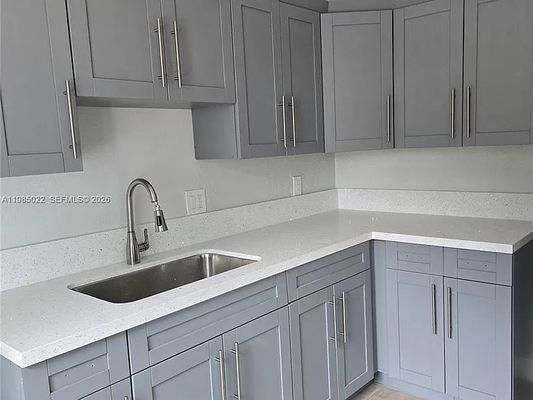 280 NW 31st Ave — Photo 4