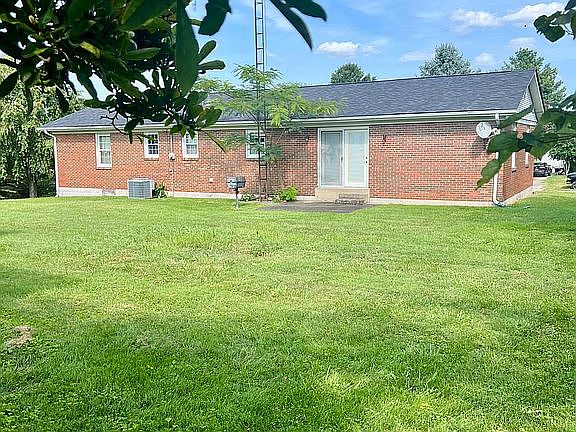 5th image of 652 Maple St