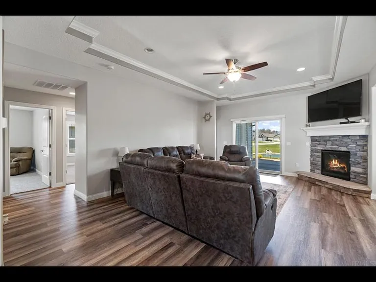 303 Edenbridge Blvd — Photo 6