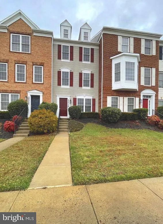 3 bed, 1.5 bath, 1439 sqft, $2,550 — Photo 1