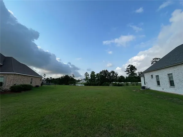 724 Night Heron Ln, Madisonville, LA 70447